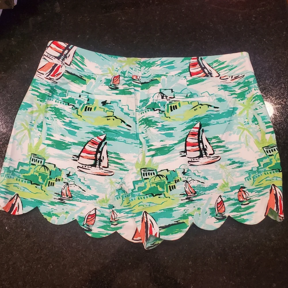 Crown & Ivy Women's Beach Pattern Scalloped short - Picture 8 of 8